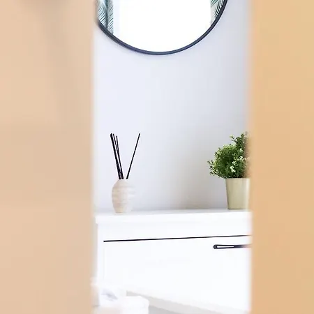 Season Surprise Apartment, By Cohost *