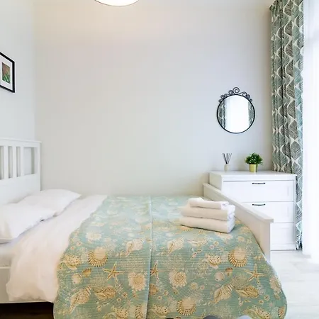 Season Surprise Apartment, By Cohost