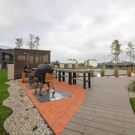 Season Surprise Apartment, By Cohost Apartman *