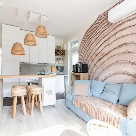 Apartman Season Surprise Apartment, By Cohost *