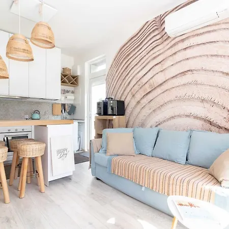 Season Surprise Apartment, By Cohost *