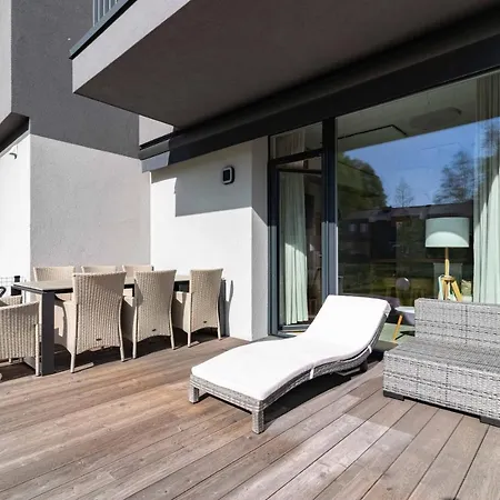 Apartman Season Surprise Apartment, By Cohost