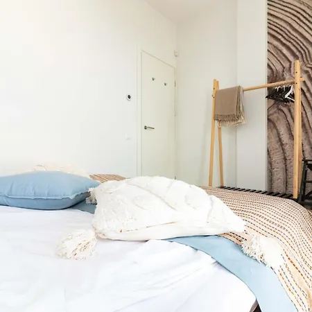 Apartman Season Surprise Apartment, By Cohost