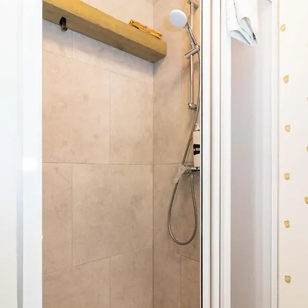 Season Surprise Apartment, By Cohost Apartman *