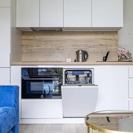 Season Surprise Apartment, By Cohost Palanga