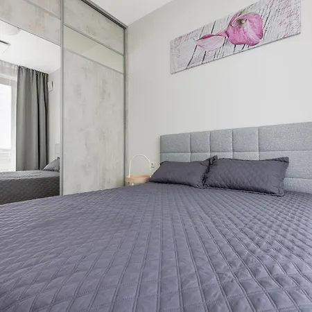 Season Surprise Apartment, By Cohost Apartment