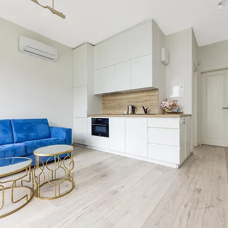 Season Surprise Apartment, By Cohost