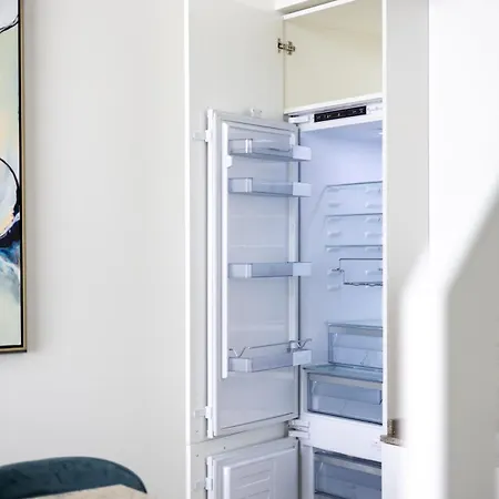 Season Surprise Apartment, By Cohost Palanga