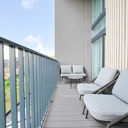 Apartman Season Surprise Apartment, By Cohost