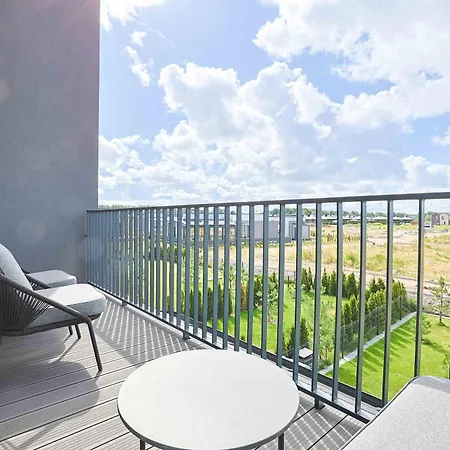 Season Surprise Apartment, By Cohost *