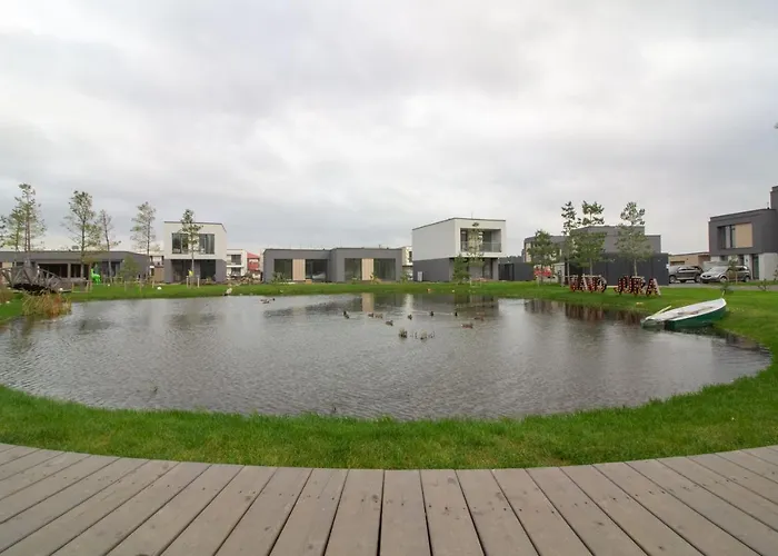 Season Surprise Apartment, By Cohost Apartmán