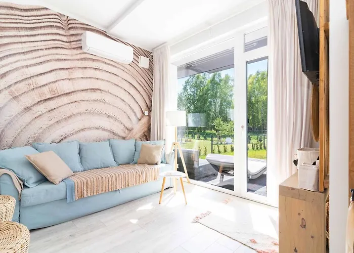 Season Surprise Apartment, By Cohost Palanga