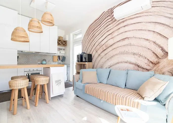 Season Surprise Apartment, By Cohost *