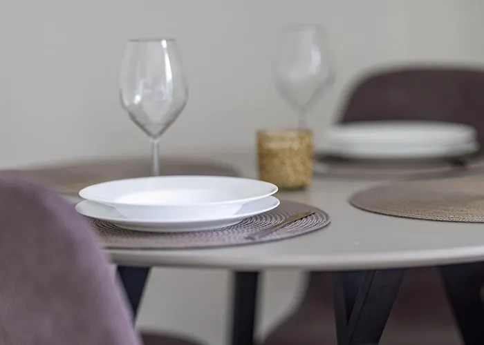 Season Surprise Apartment, By Cohost Palanga