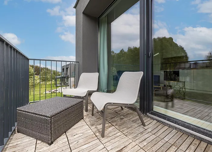 Season Surprise Apartment, By Cohost *