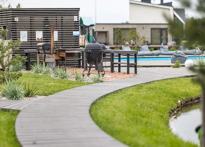 Season Surprise Apartment, By Cohost