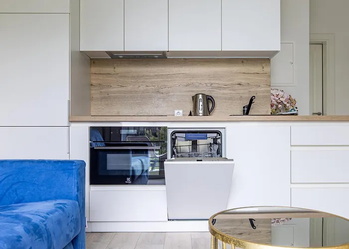 Season Surprise Apartment, By Cohost Palanga