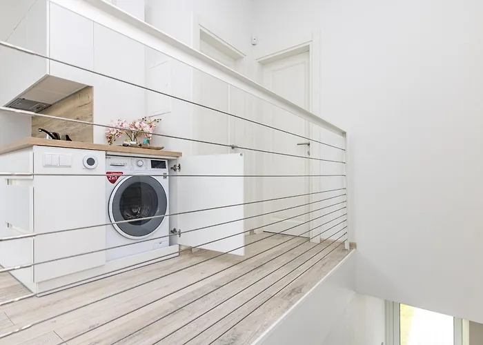 Season Surprise Apartment, By Cohost Apartment