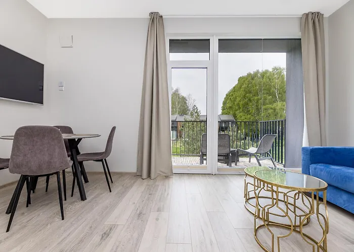 Season Surprise Apartment, By Cohost Apartmán