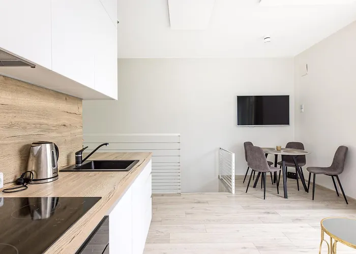 Season Surprise Apartment, By Cohost Apartmán